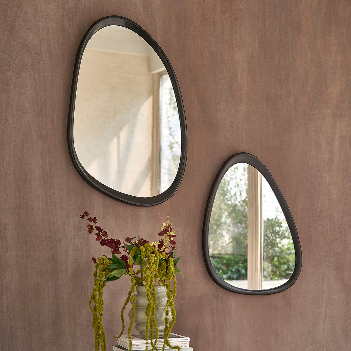 THELMA - Miroir organique en bois de mindi noir 90x60 cm