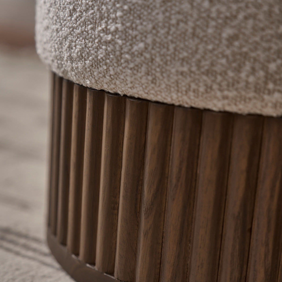 TANE - Pouf en mindi massif et tissu bouclette blanc Ø38 cm