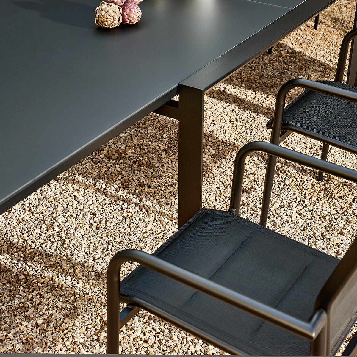 BASALT - Salon de jardin en aluminium et textilène extensible noir 6/10 pers.