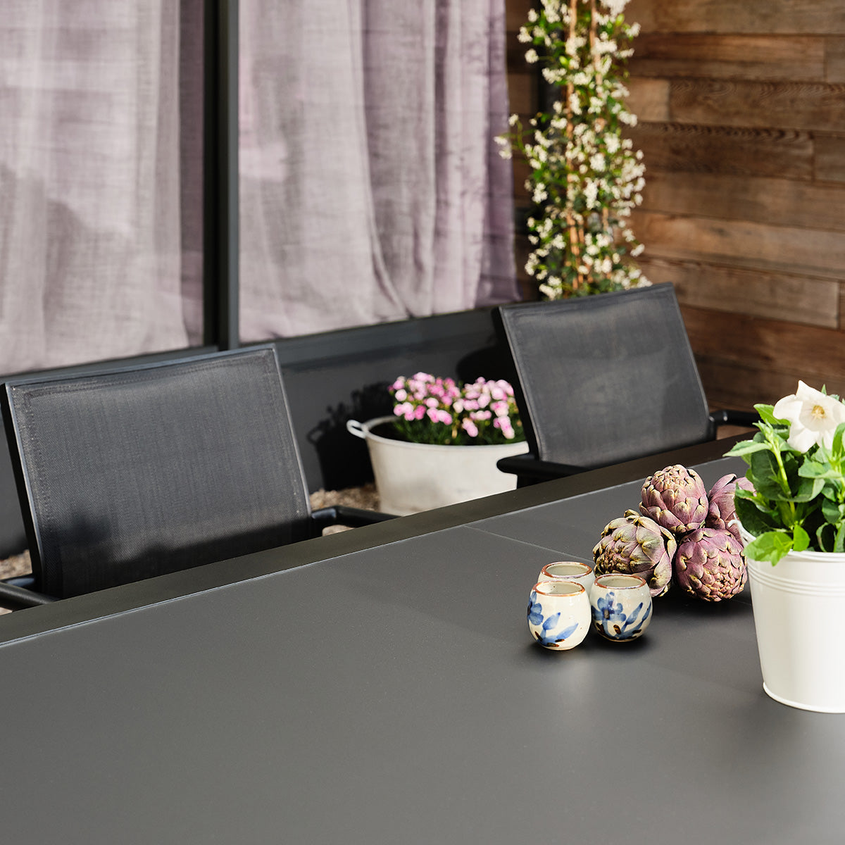 BASALT - Salon de jardin en aluminium et textilène extensible noir 6/10 pers.