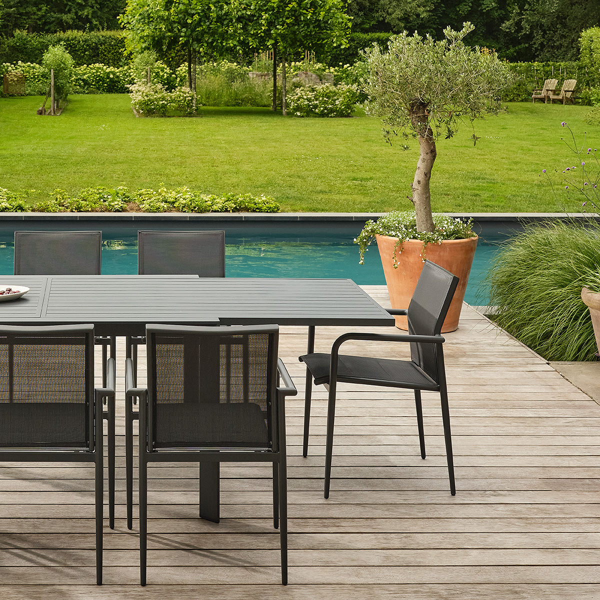 BASALT - Salon de jardin en aluminium et textilène extensible gris 6/10 pers.
