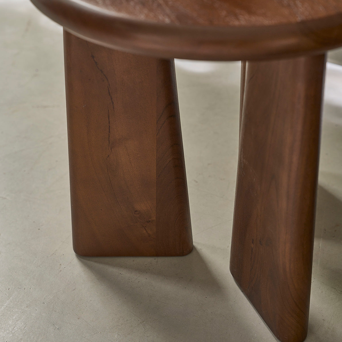 ANNA - Table d'appoint en bois d'acacia ronde