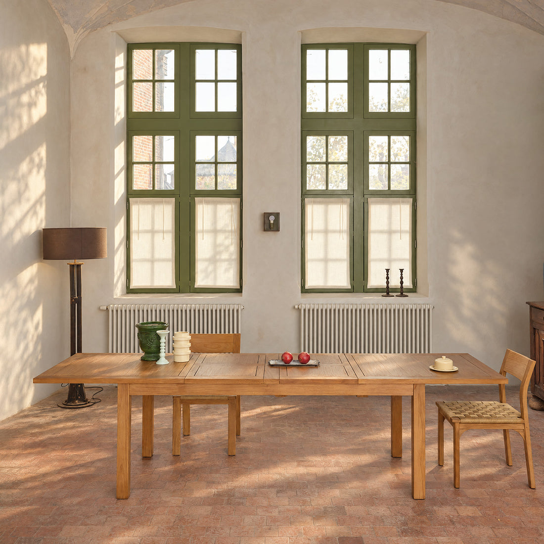UZES - Table en teck massif extensible 10 pers.
