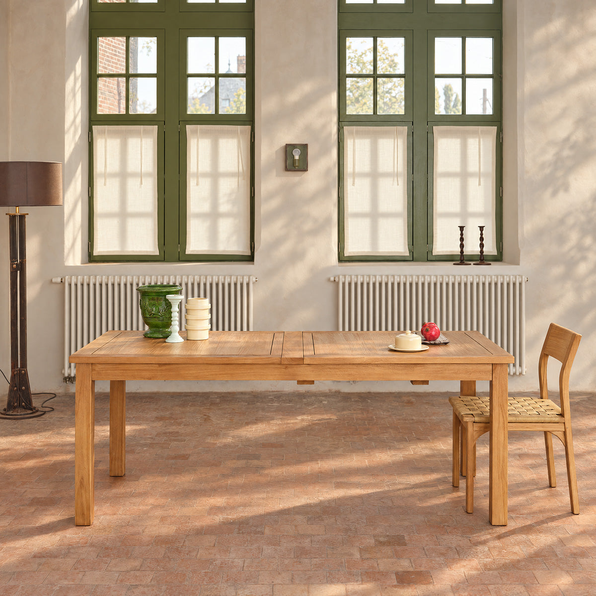 UZES - Table en teck massif extensible 10 pers.