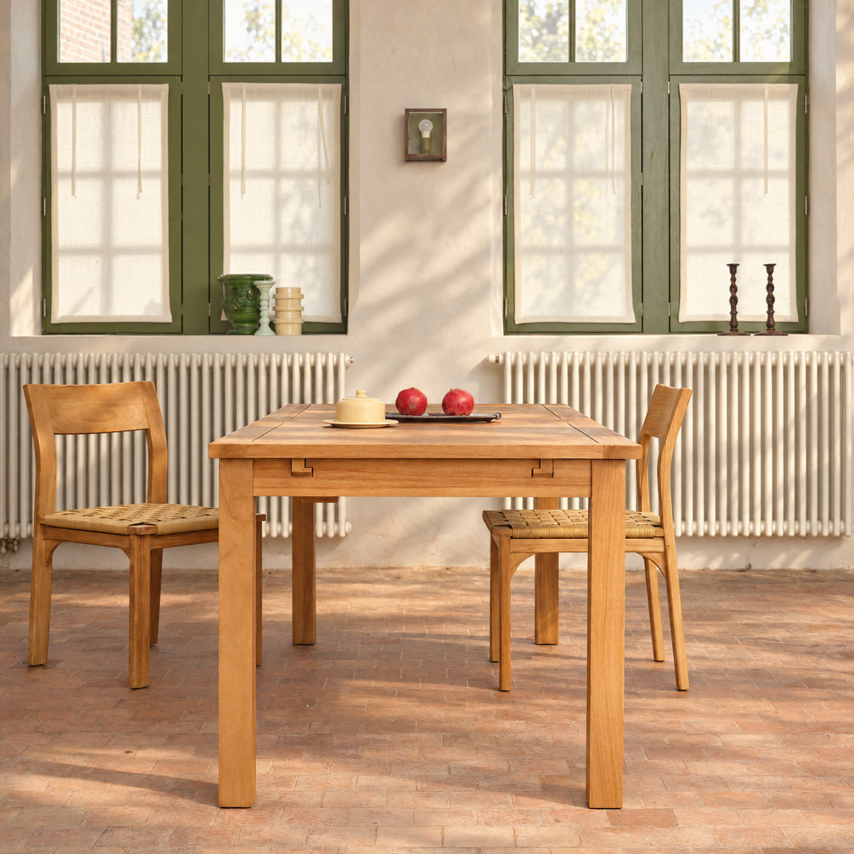 UZES - Table en teck massif extensible 10 pers.