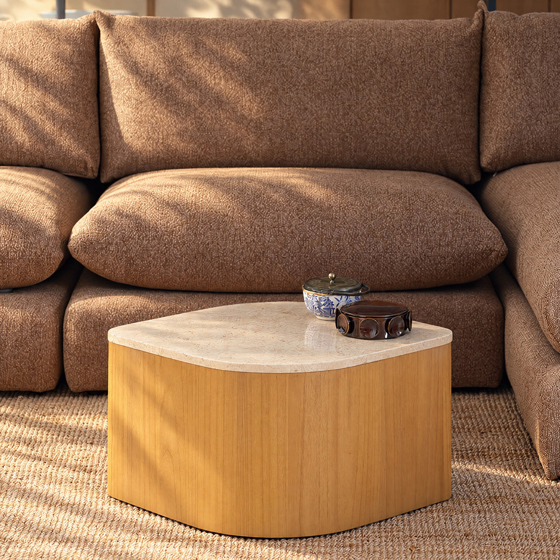 ADA - Table basse en mindi massif naturel et marbre 74,5 cm