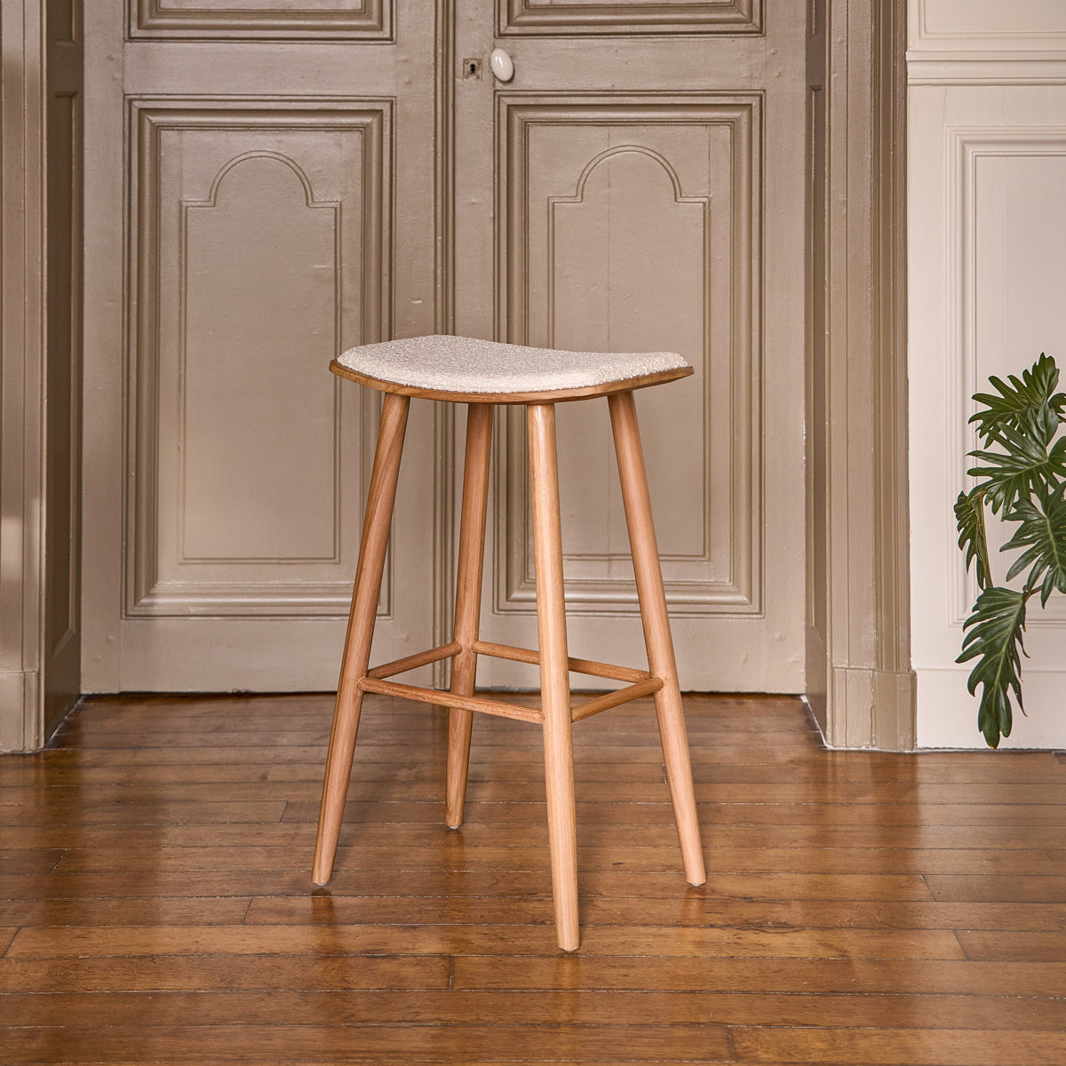 AMBRE - Lot de 2 tabourets en teck massif assise bouclette 75 cm