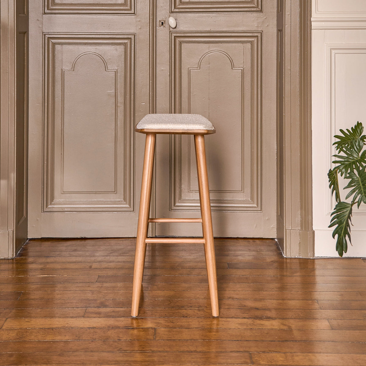 AMBRE - Lot de 2 tabourets en teck massif assise bouclette 75 cm
