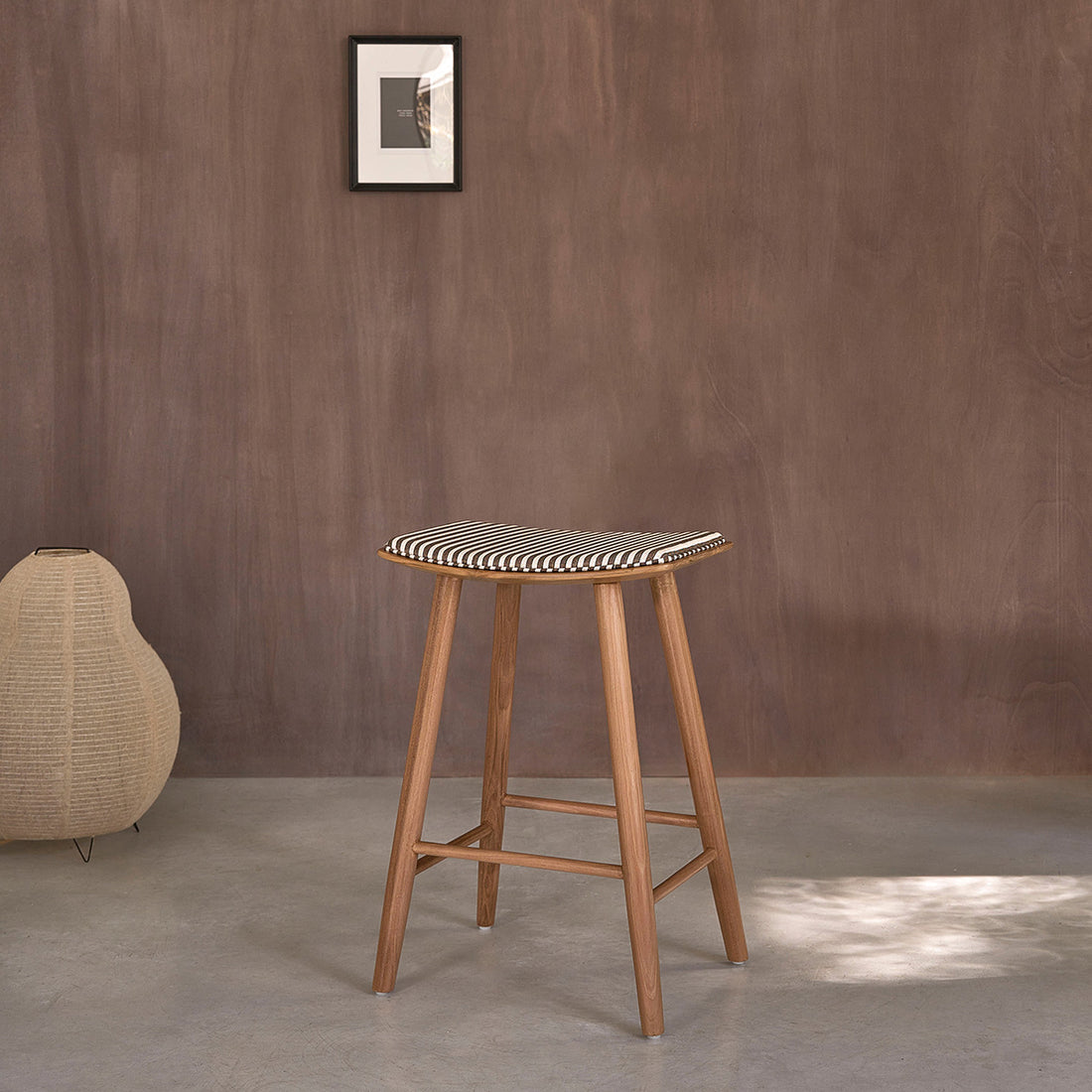 AMBRE - Tabouret en teck massif et assise à rayures 65 cm