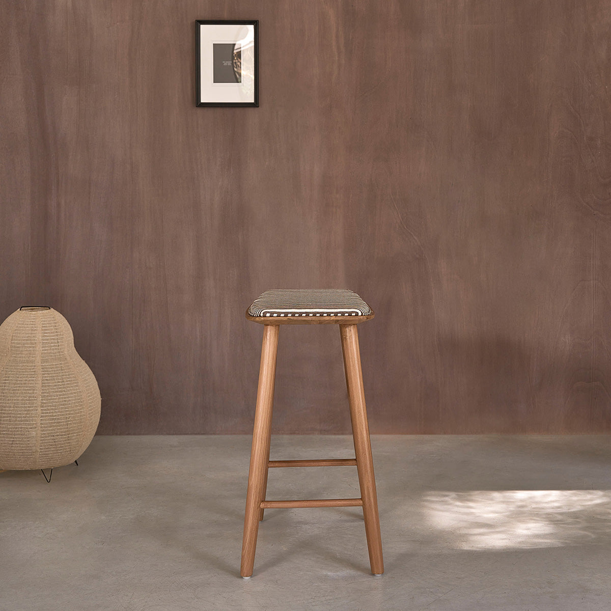 AMBRE - Lot de 2 tabourets de bar en teck massif et assise à rayures 65 cm