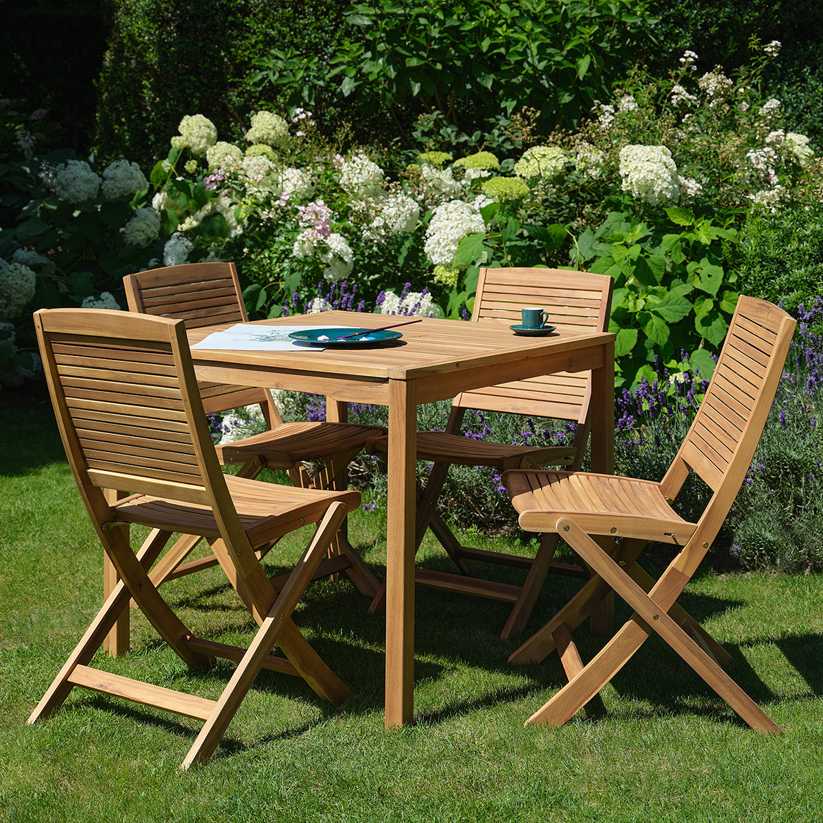 MILOS - Table de jardin en acacia massif huilé 90 cm