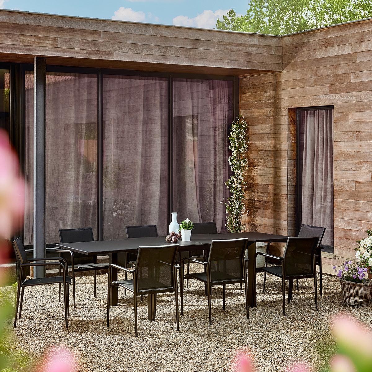 BASALT - Table de jardin en aluminium et verre extensible noir 6/10 pers.