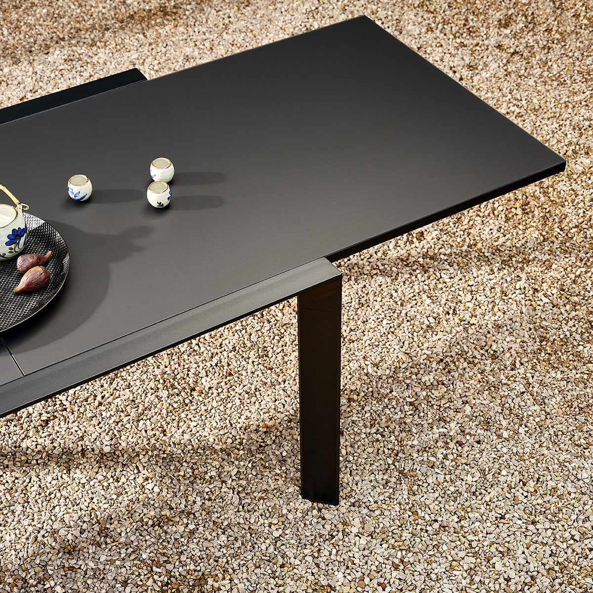 BASALT - Table de jardin en aluminium et verre extensible noir 6/10 pers.