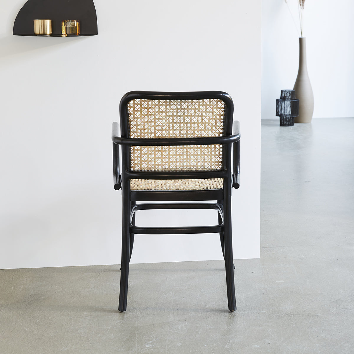 ARON - Lot de 2 chaises avec accoudoirs en acajou massif et cannage