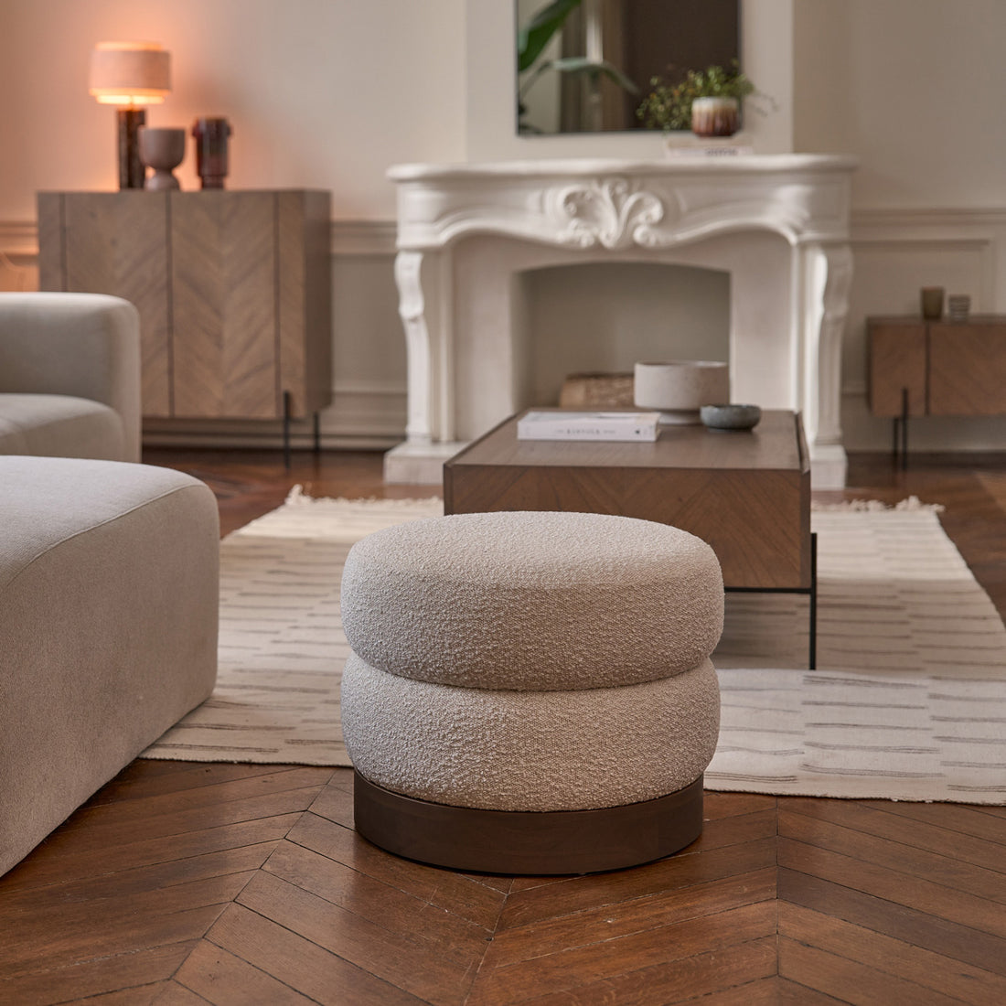 TANE - Pouf en mindi massif et tissu bouclette blanc Ø55 cm