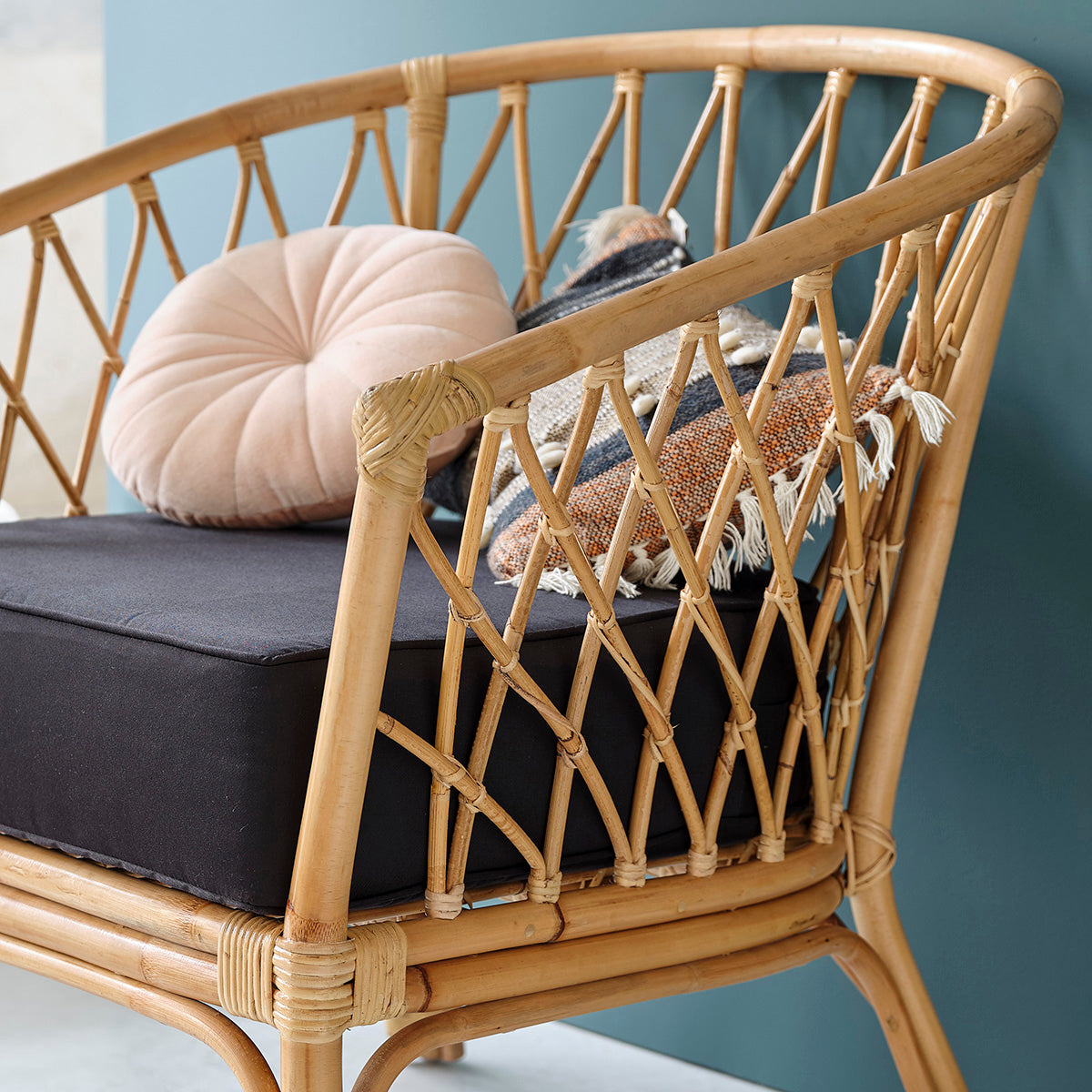 PAOLA - Fauteuil en rotin coussin inclus