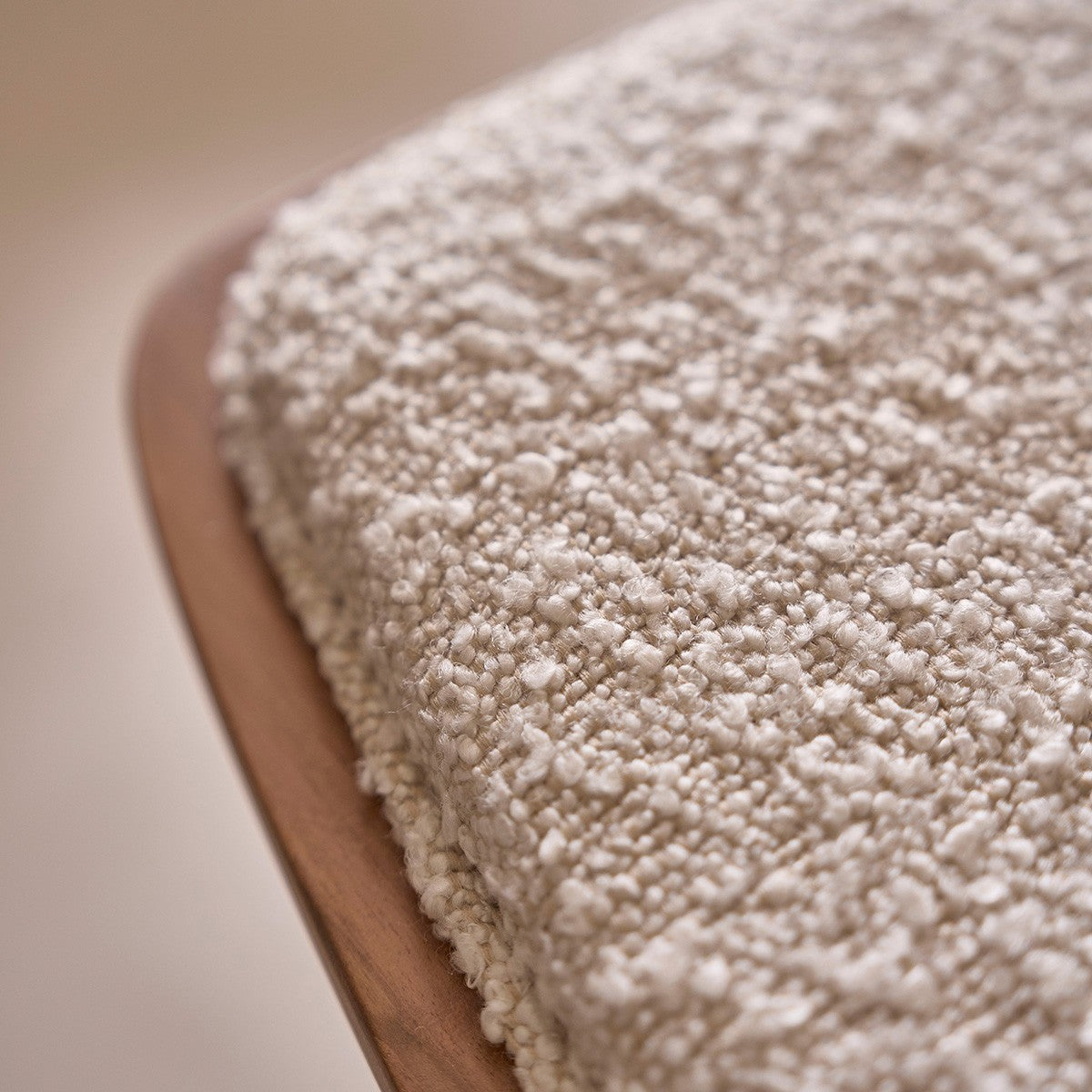 AMBRE - Tabouret en teck massif assise bouclette 65 cm