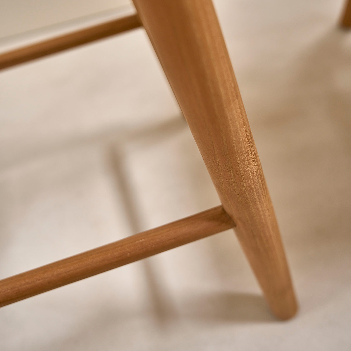 AMBRE - Tabouret de bar en teck massif 65 cm