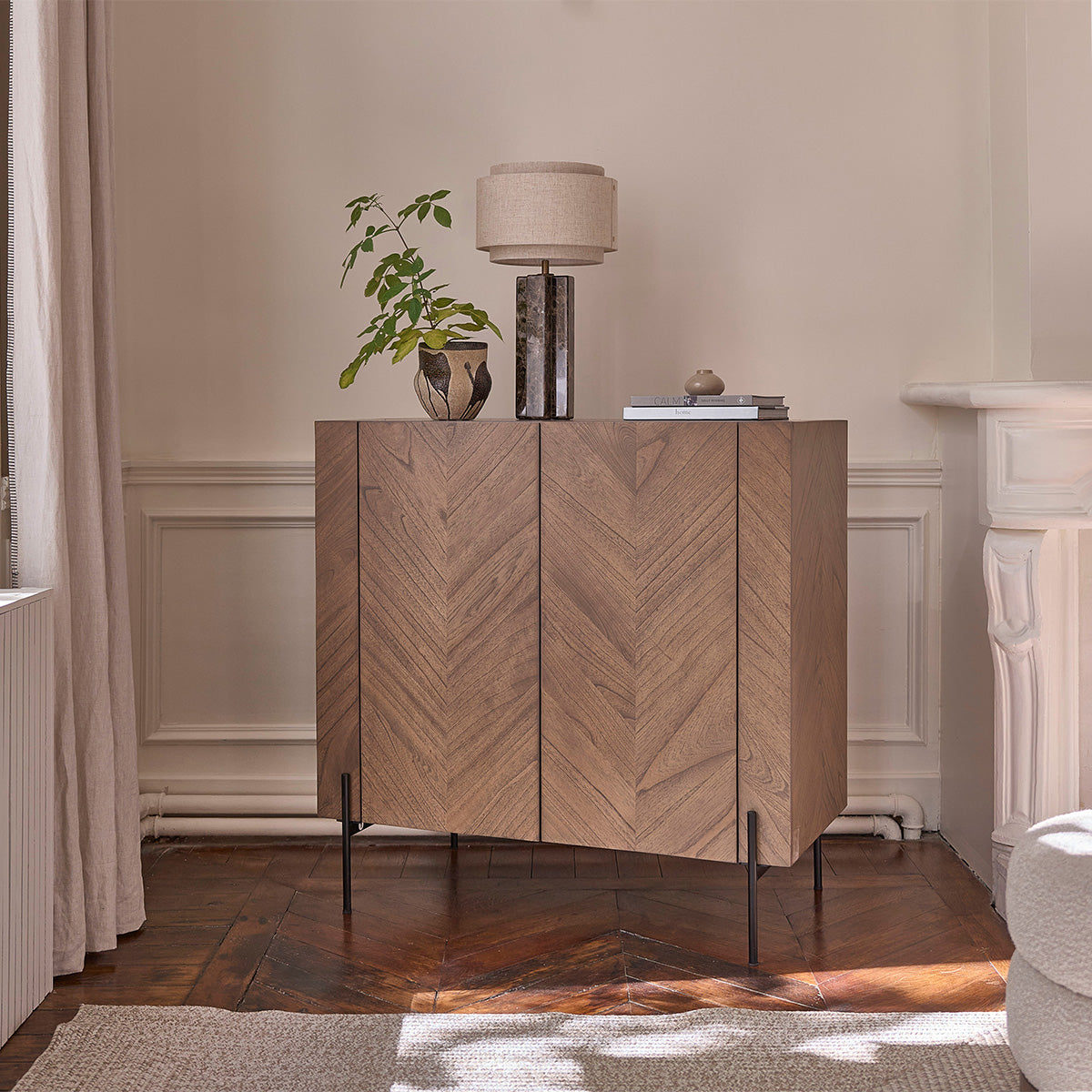 CALIX - Meuble bar en mindi massif et métal finition noyer 100 cm