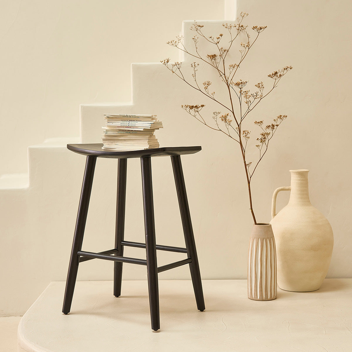 AMBRE - Lot de 2 tabourets de bar en teck massif noir 65 cm