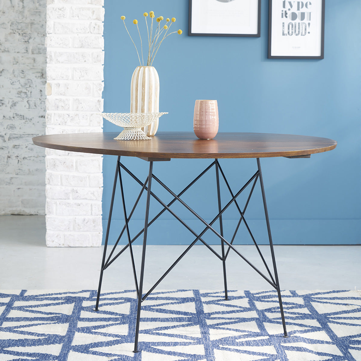 MILO - Table en mindi massif finition noyer 4 pers.