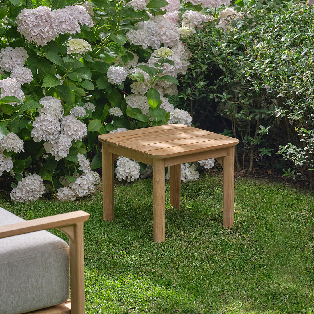 PIANA - Table d'appoint de jardin en teck massif premium