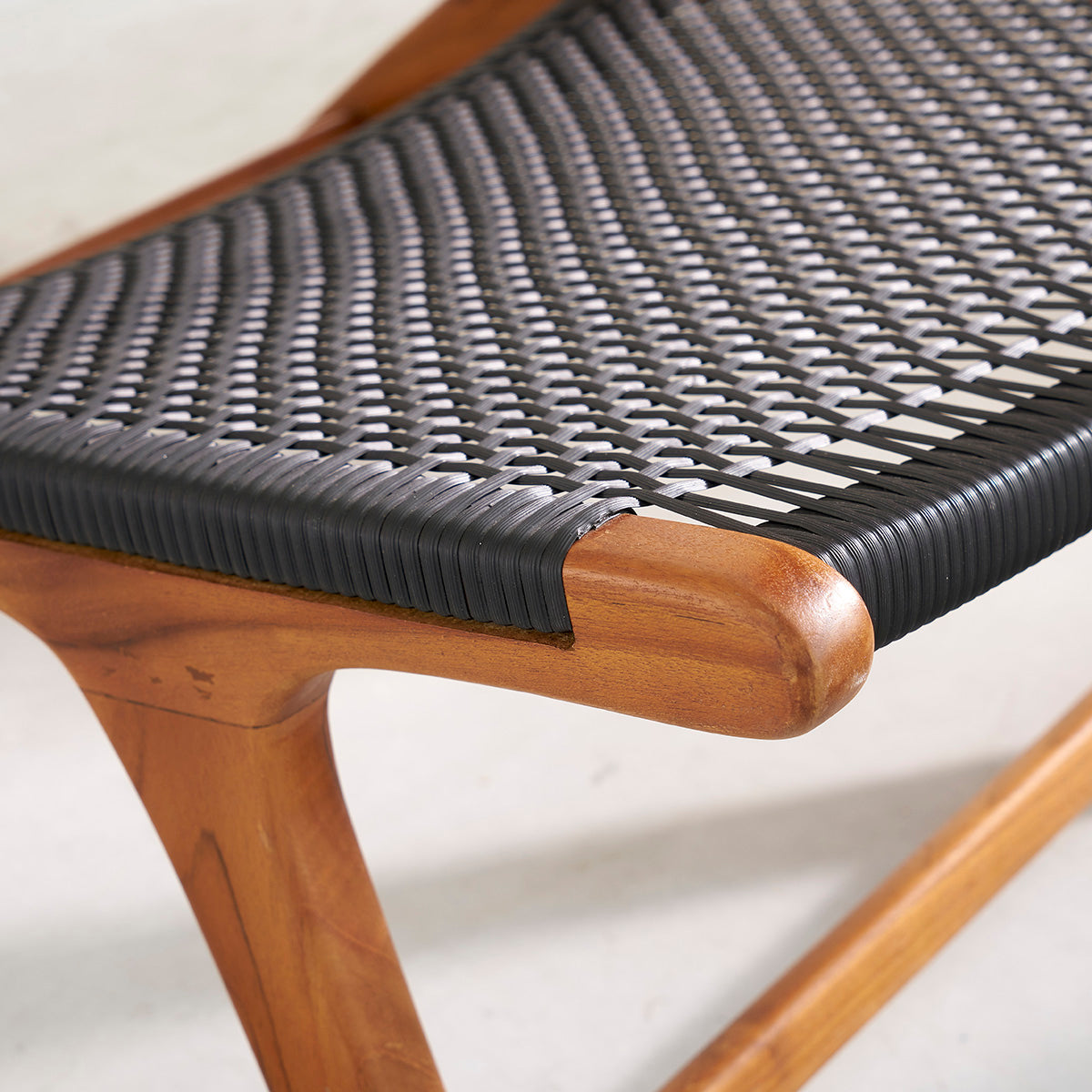 1071-fauteuil_en_teck_massif_et_tissage-04.jpg