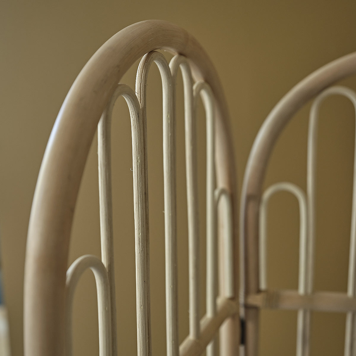 BOHO - Paravent en rotin ajouré