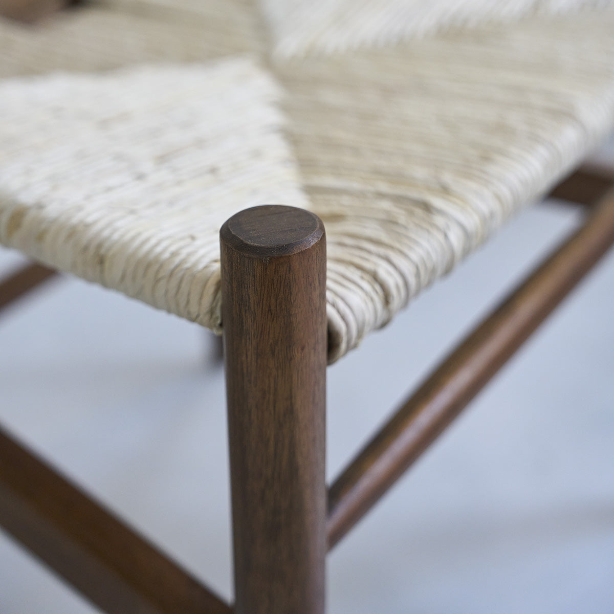 CAMILLE - Chaise en mindi massif finition noyer et corde naturelle