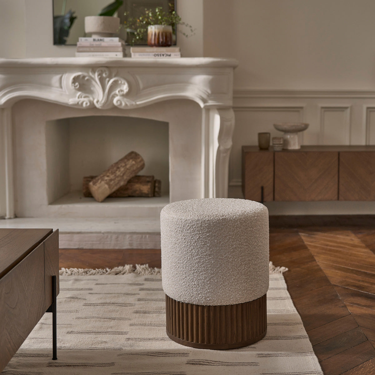 TANE - Pouf en mindi massif et tissu bouclette blanc Ø38 cm