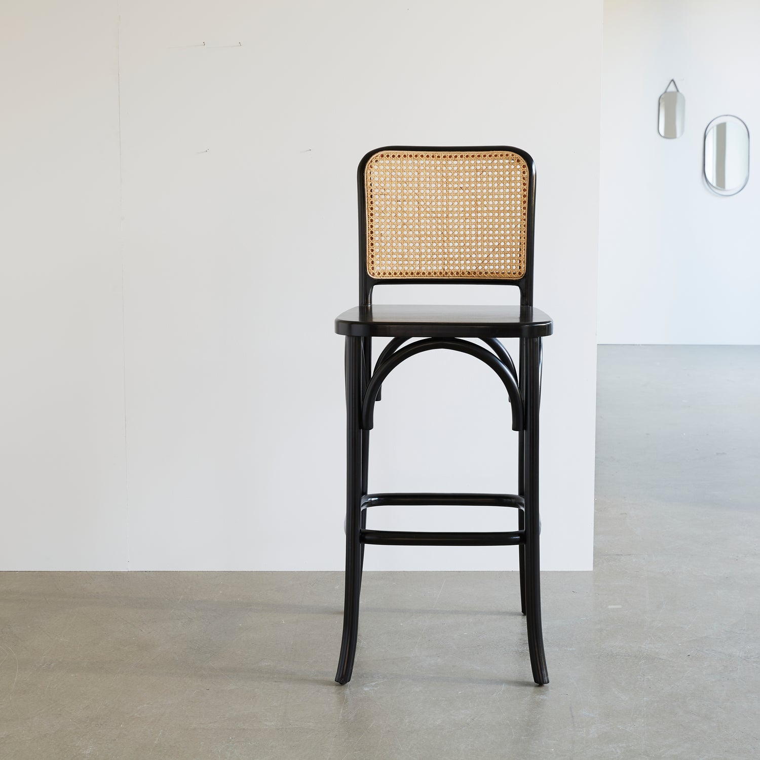 ARON - Lot de 2 tabourets de bar en acajou massif et cannage