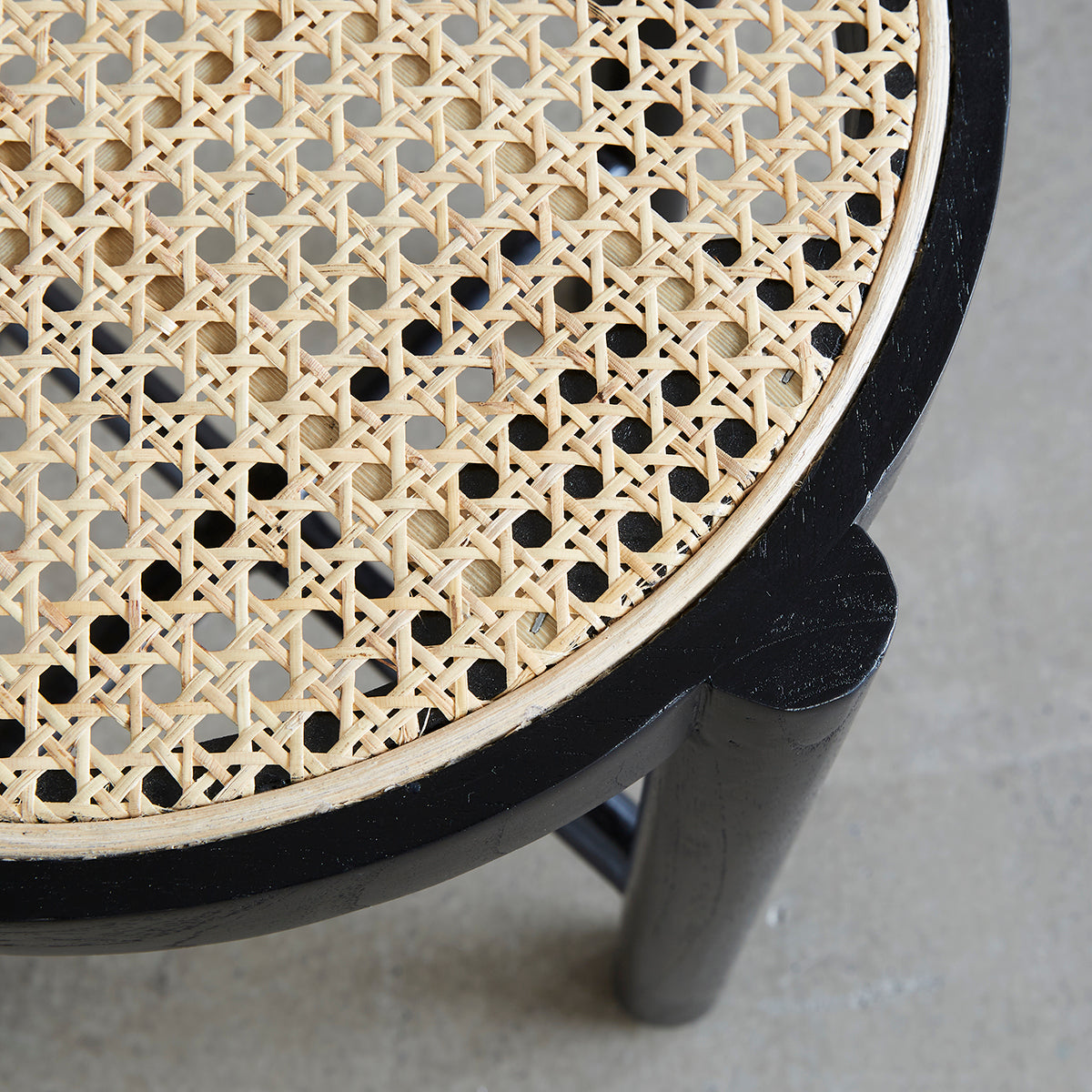 ARON - Table de chevet en acajou massif et cannage 40 cm