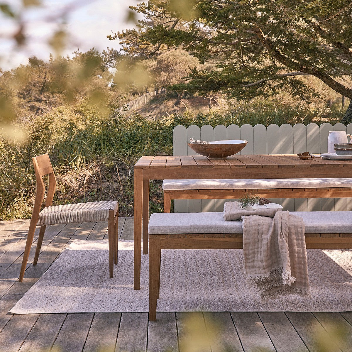 BARI - Banc de jardin en teck massif 180 cm avec coussin