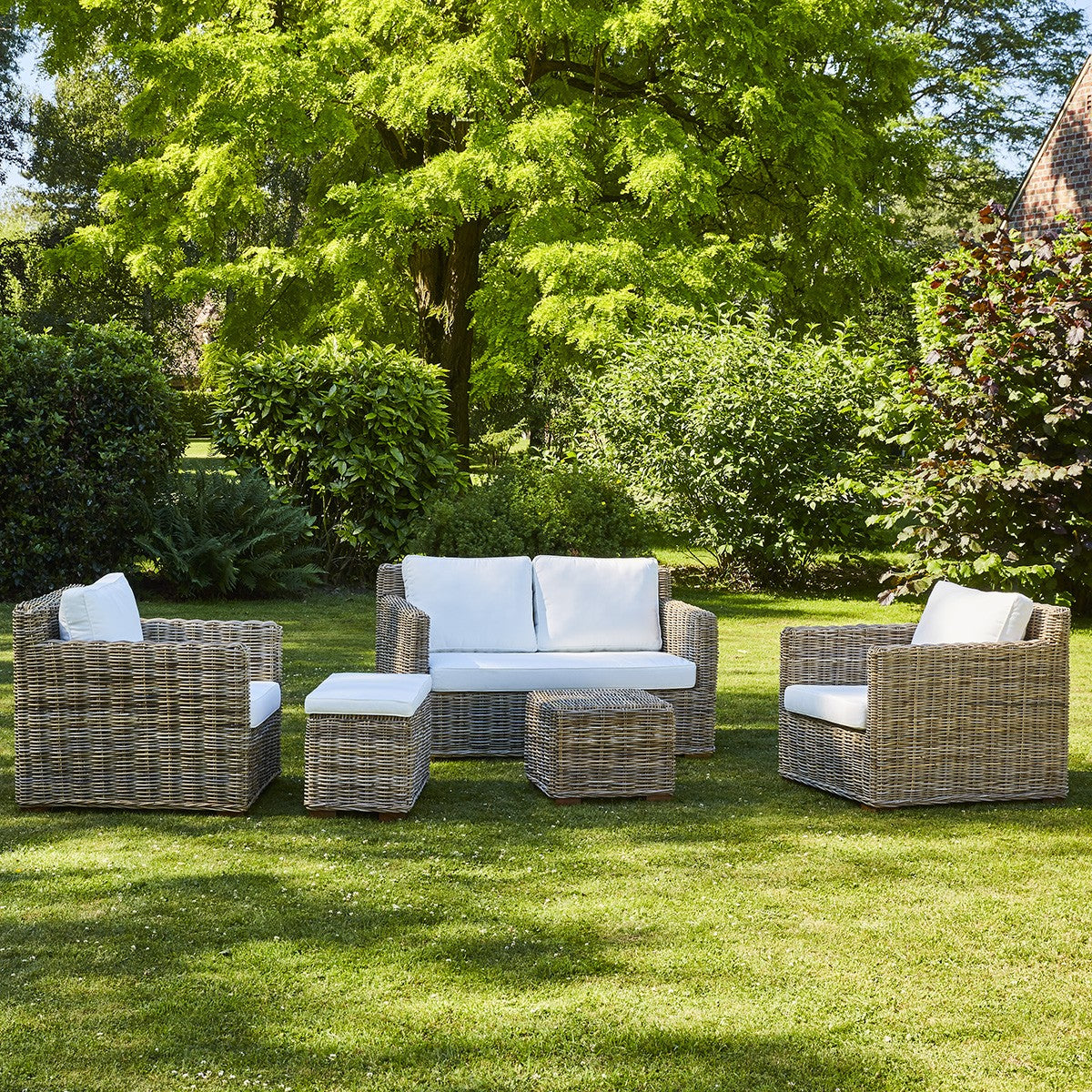 MUSA - Fauteuil de jardin en kubu naturel avec pouf