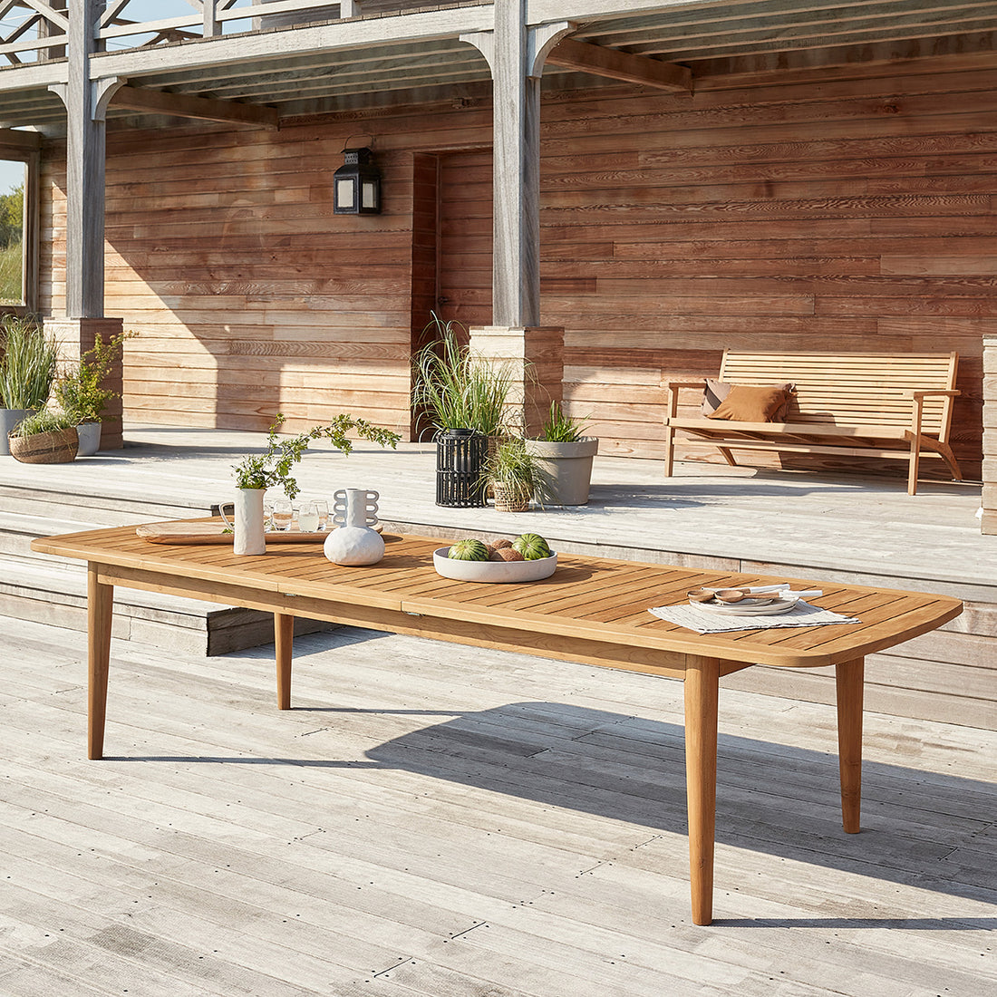HORTENSE - Table de jardin en teck massif recyclé extensible 10/12pers.