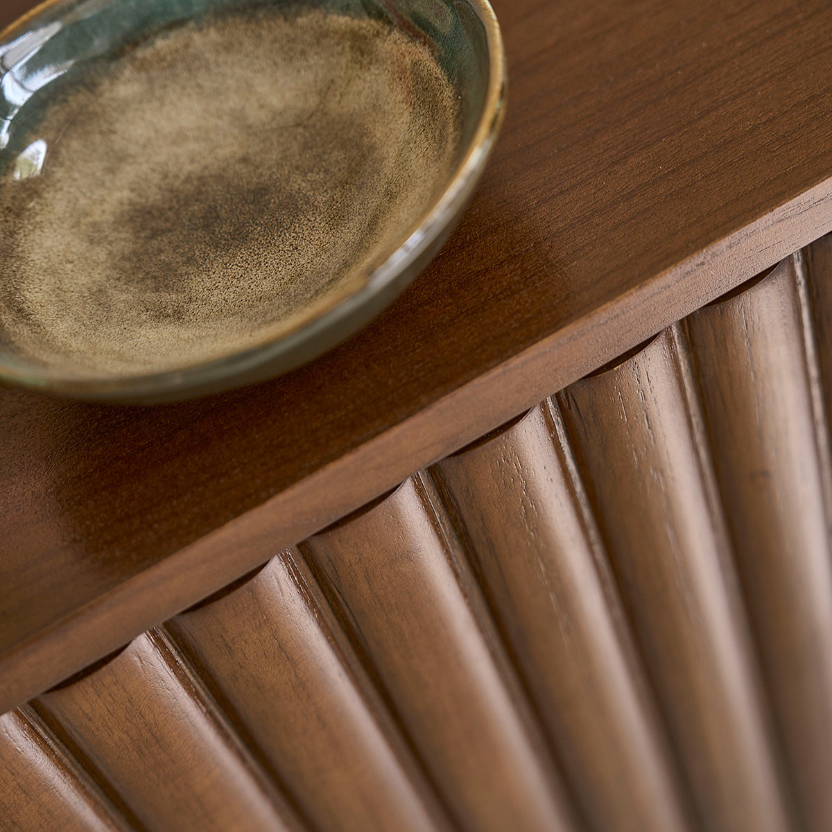 TRINIDAD - Meuble TV suspendu en bois de mindi finition noyer 140 cm