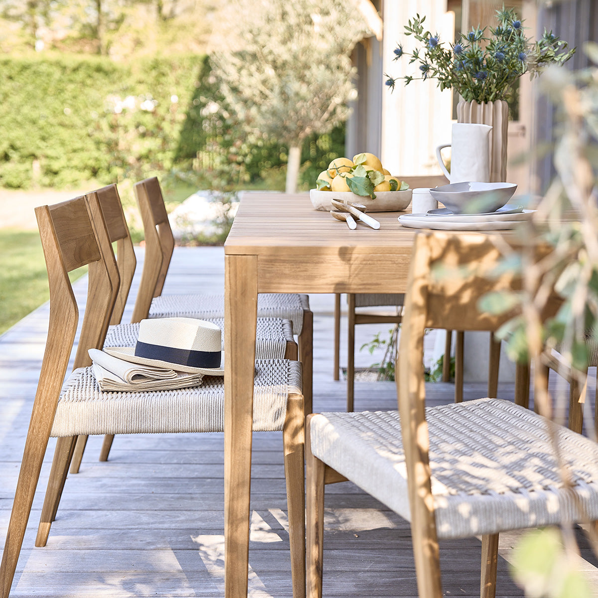 LIVIE - Table de jardin en bois de teck 8 pers.