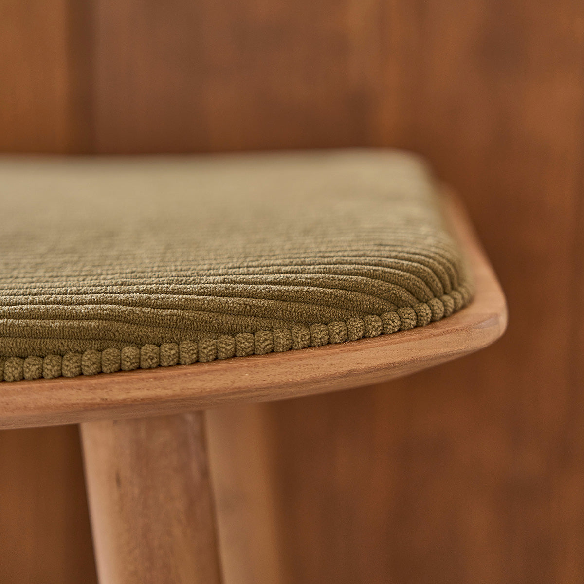 AMBRE - Lot de 2 tabourets en teck massif assise velours côtelé 65 cm