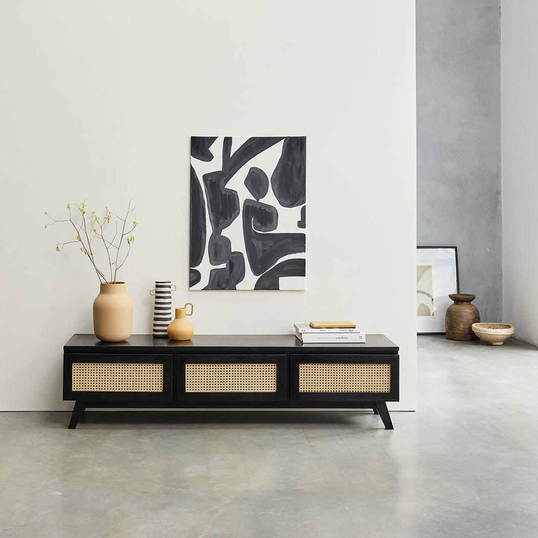 ISÉE - Meuble TV en mindi massif et cannage noir 160 cm