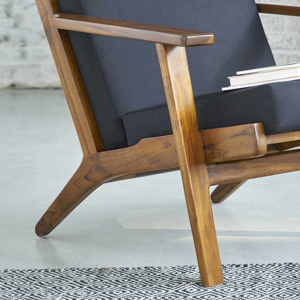 AUGUSTE - Fauteuil scandinave en teck massif