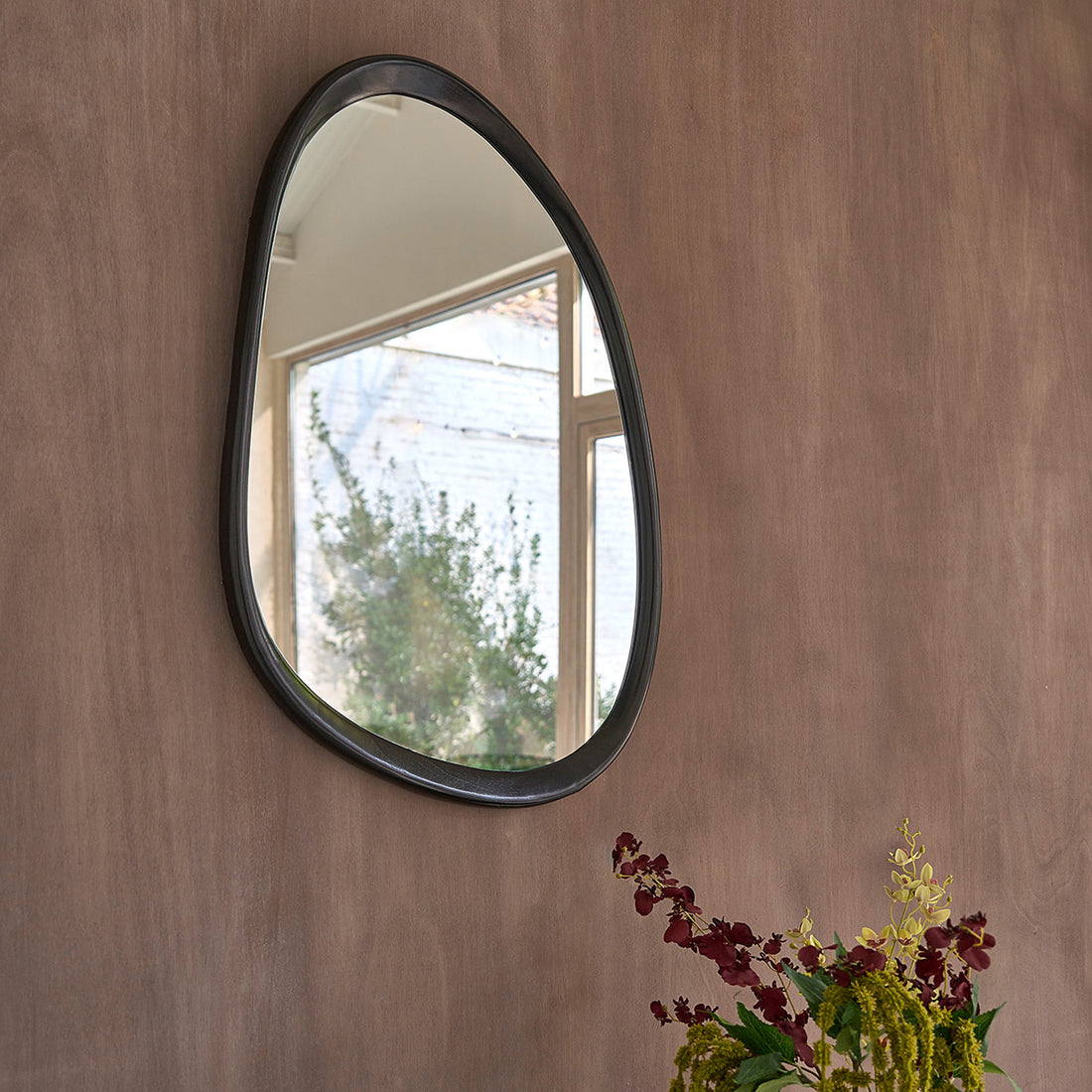 THELMA - Miroir organique en bois de mindi noir 90x60 cm