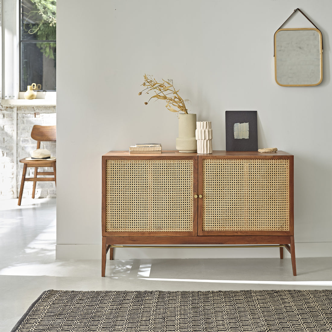 LEONTINE - Buffet en acacia massif finition noyer et cannage 120 cm