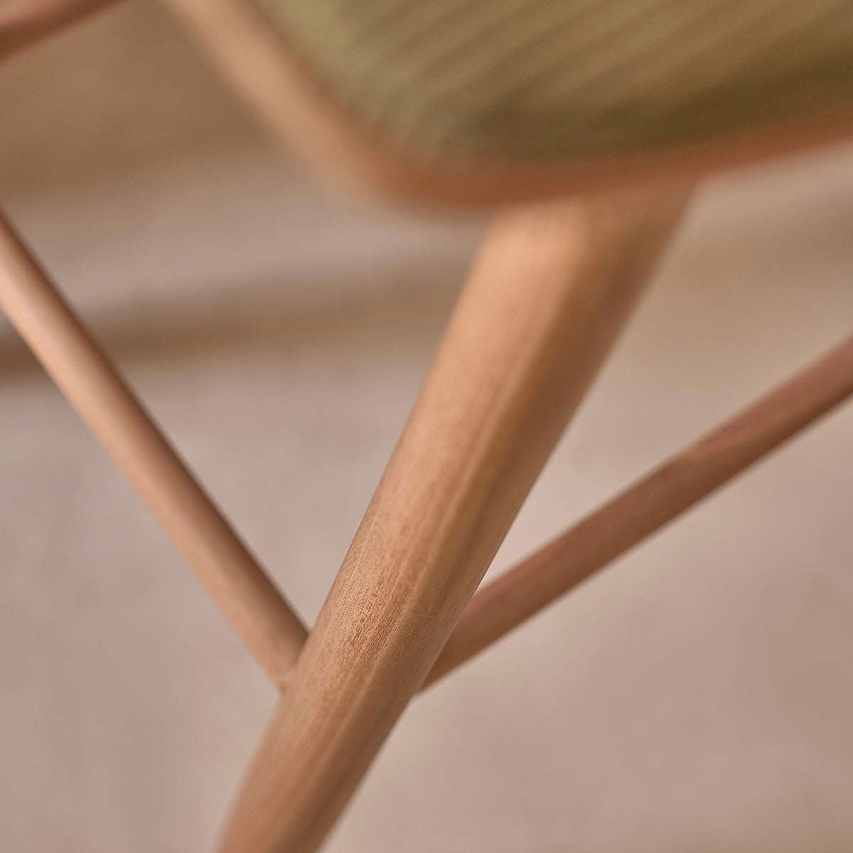 AMBRE - Tabouret en teck massif assise velours cotelé 65 cm